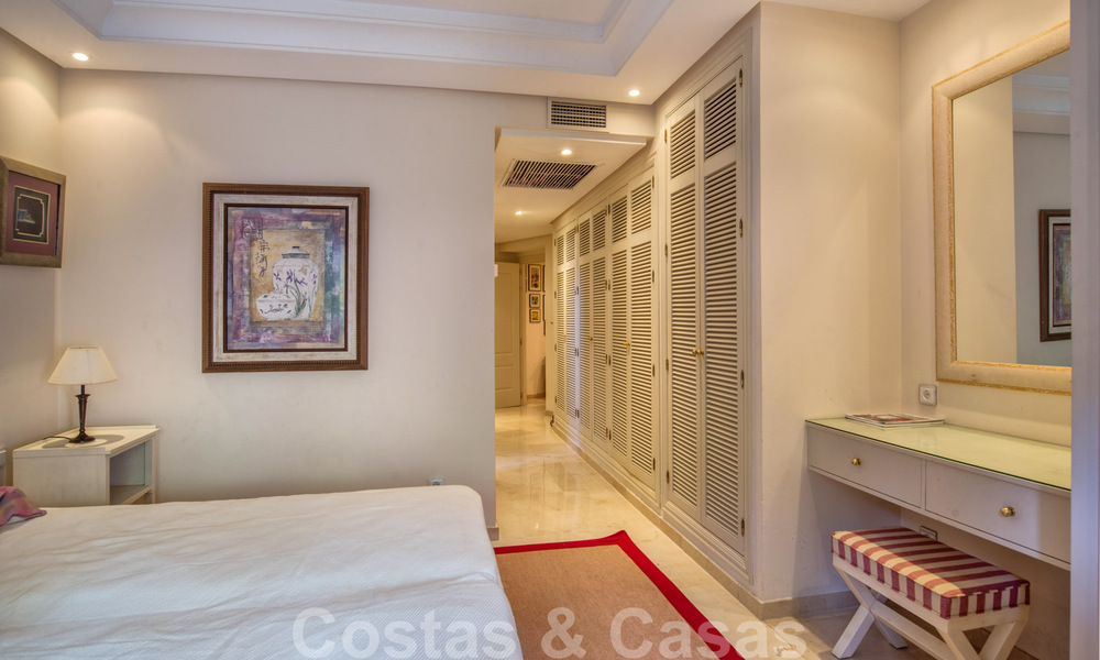 4-bedroom luxury flat in a frontline beach complex at walking distance to Puerto Banus in Marbella 32807