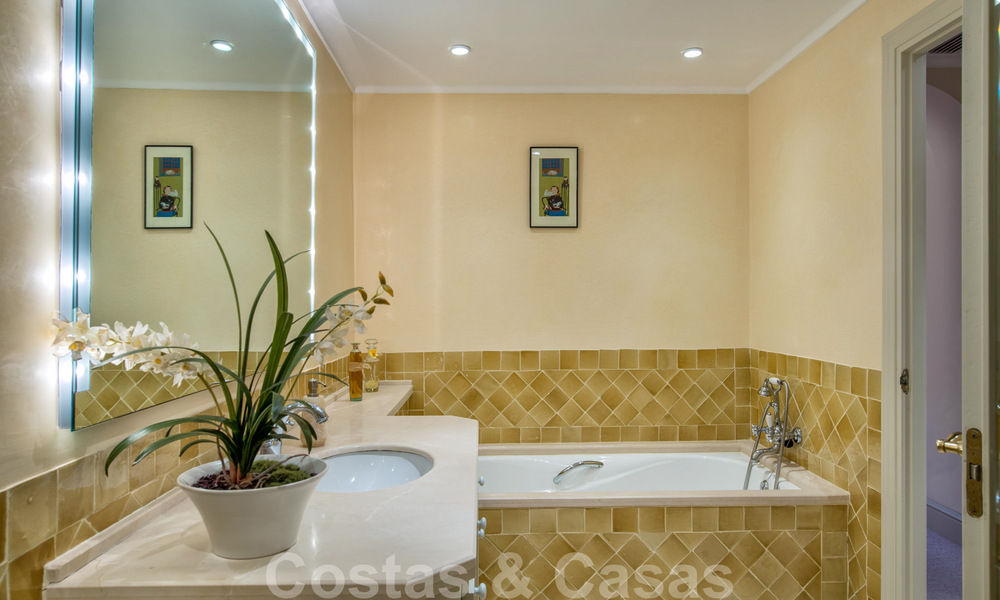 4-bedroom luxury flat in a frontline beach complex at walking distance to Puerto Banus in Marbella 32814
