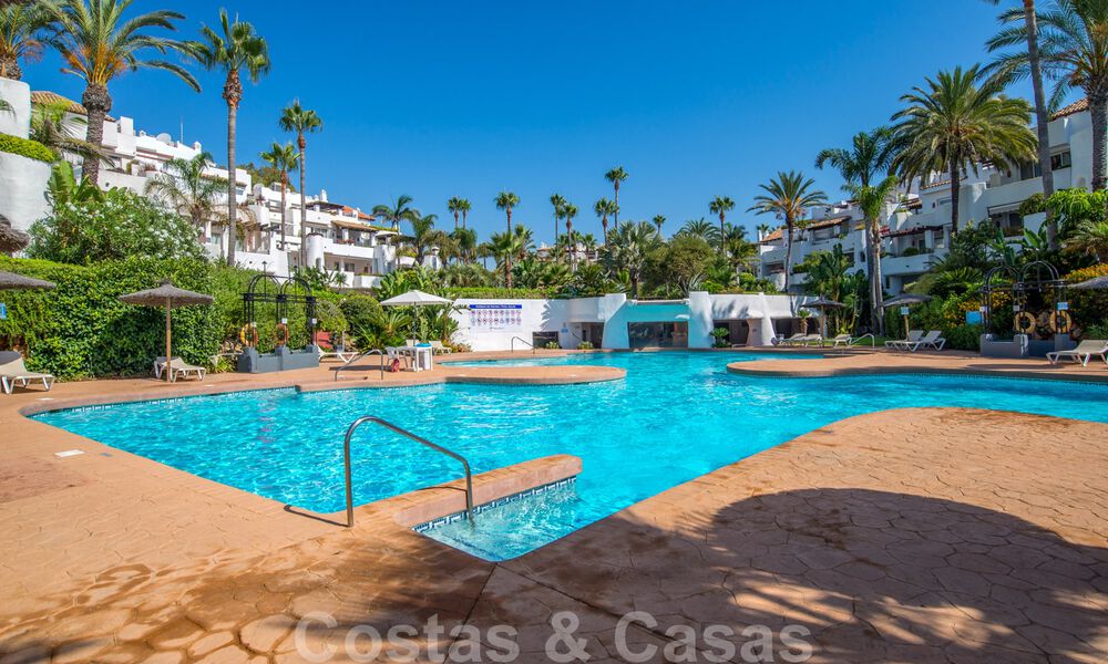 4-bedroom luxury flat in a frontline beach complex at walking distance to Puerto Banus in Marbella 32822