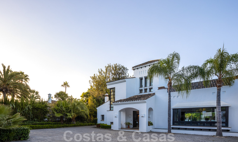 Luxury villa for sale in Spanish style within walking distance to the beach, golf course and amenities in the prestigious Guadalmina Baja in Marbella 32899