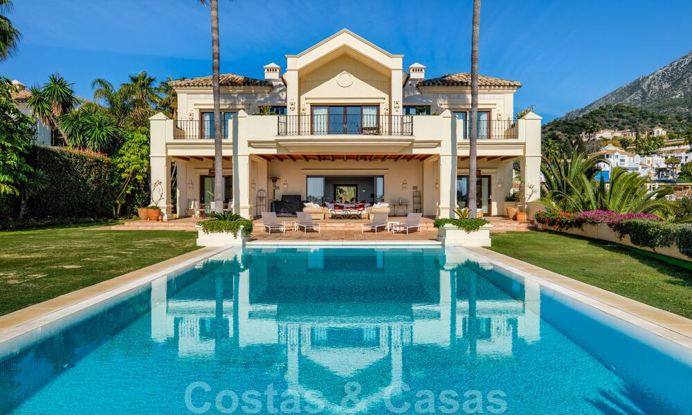 Luxury villa for sale in a classic Mediterranean style with lovely sea views in a gated community on the Golden Mile, Marbella 33004