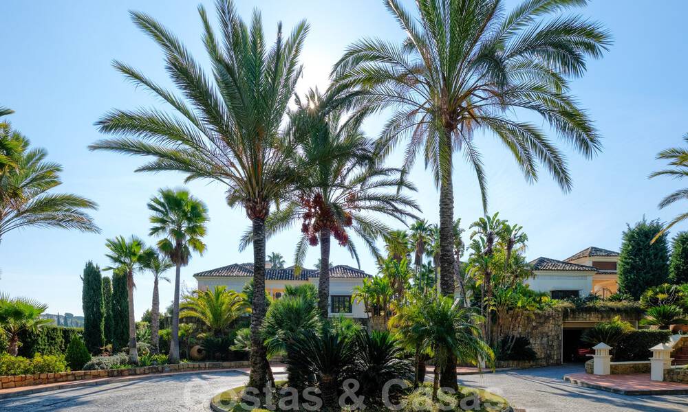 Luxury villa for sale in a classic Mediterranean style with lovely sea views in a gated community on the Golden Mile, Marbella 33010