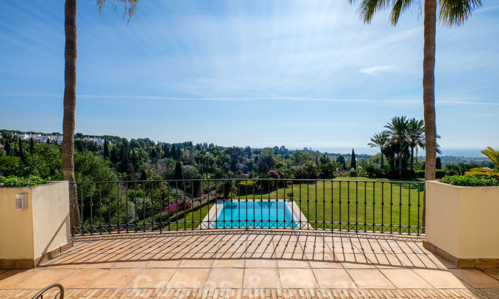 Luxury villa for sale in a classic Mediterranean style with lovely sea views in a gated community on the Golden Mile, Marbella 33044