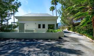 Contemporary villa for sale in the middle of nature with breath-taking views of the lake, the mountains and the sea near Marbella 33127 