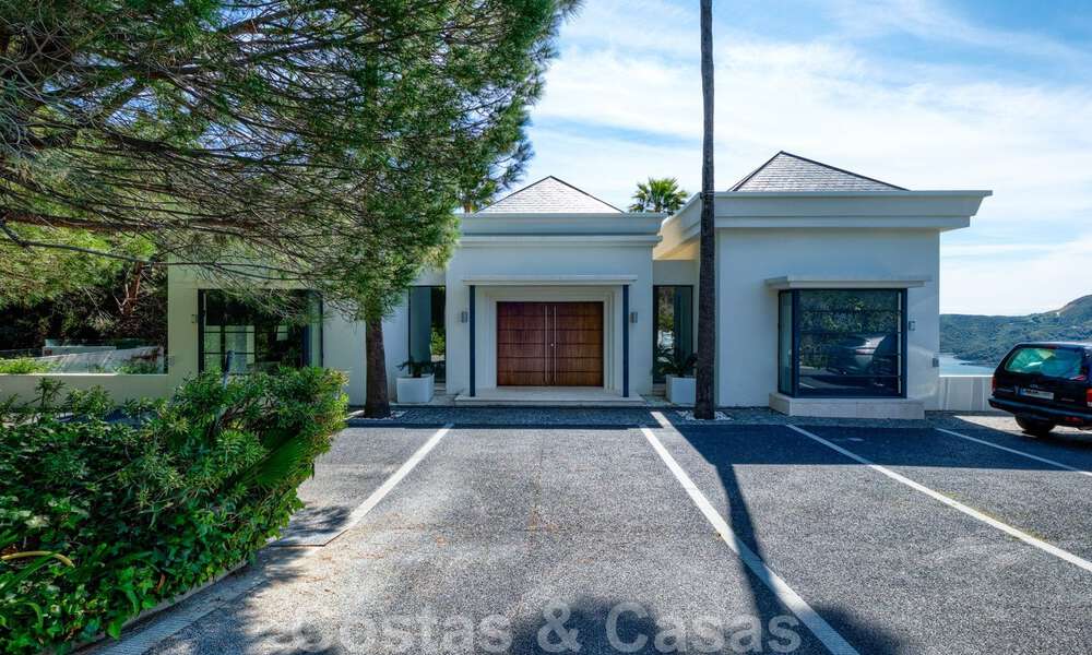 Contemporary villa for sale in the middle of nature with breath-taking views of the lake, the mountains and the sea near Marbella 33129