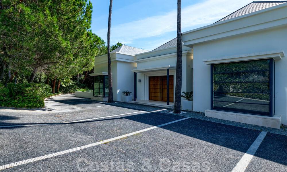 Contemporary villa for sale in the middle of nature with breath-taking views of the lake, the mountains and the sea near Marbella 33130