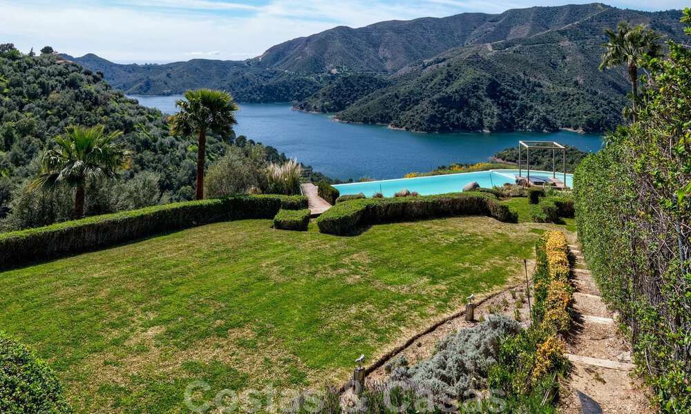 Contemporary villa for sale in the middle of nature with breath-taking views of the lake, the mountains and the sea near Marbella 33132