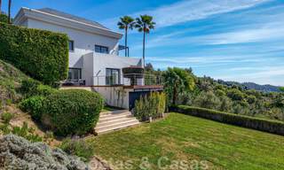 Contemporary villa for sale in the middle of nature with breath-taking views of the lake, the mountains and the sea near Marbella 33133 