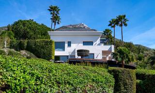 Contemporary villa for sale in the middle of nature with breath-taking views of the lake, the mountains and the sea near Marbella 33138 