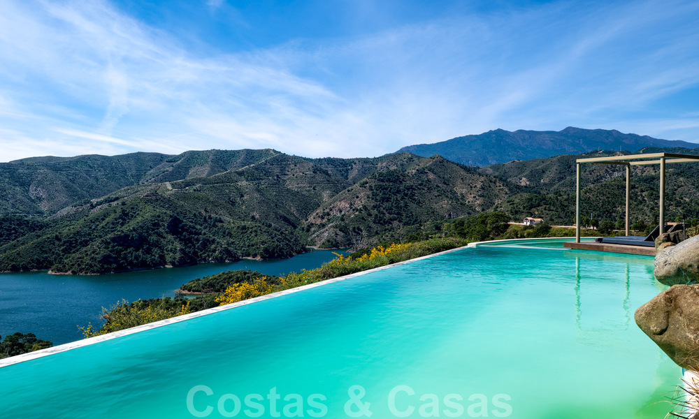 Contemporary villa for sale in the middle of nature with breath-taking views of the lake, the mountains and the sea near Marbella 33139