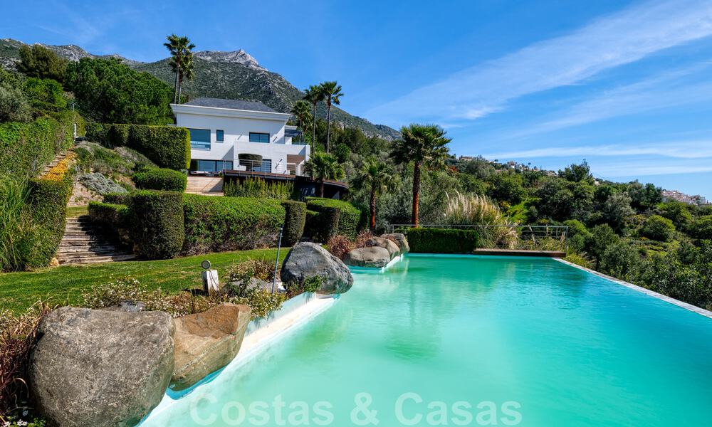 Contemporary villa for sale in the middle of nature with breath-taking views of the lake, the mountains and the sea near Marbella 33141