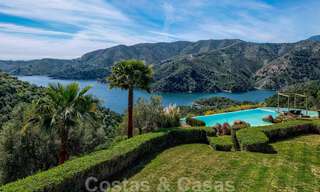 Contemporary villa for sale in the middle of nature with breath-taking views of the lake, the mountains and the sea near Marbella 33144 
