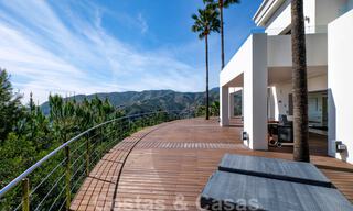 Contemporary villa for sale in the middle of nature with breath-taking views of the lake, the mountains and the sea near Marbella 33147 