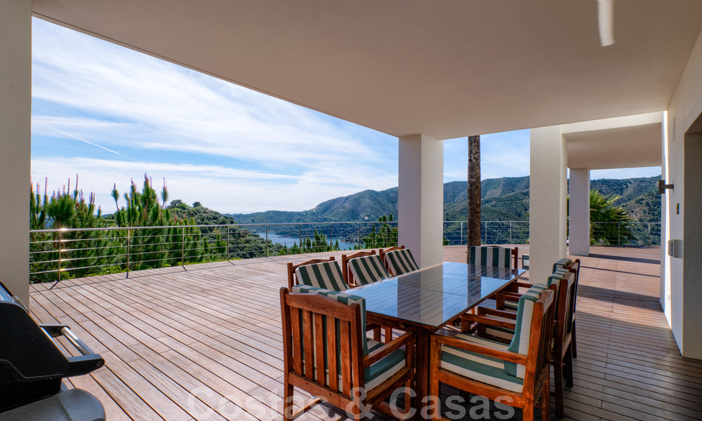 Contemporary villa for sale in the middle of nature with breath-taking views of the lake, the mountains and the sea near Marbella 33148