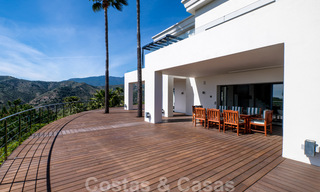 Contemporary villa for sale in the middle of nature with breath-taking views of the lake, the mountains and the sea near Marbella 33149 