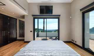 Contemporary villa for sale in the middle of nature with breath-taking views of the lake, the mountains and the sea near Marbella 33156 