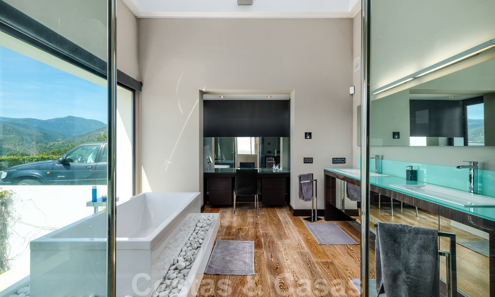 Contemporary villa for sale in the middle of nature with breath-taking views of the lake, the mountains and the sea near Marbella 33157