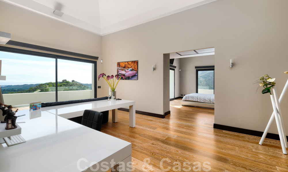 Contemporary villa for sale in the middle of nature with breath-taking views of the lake, the mountains and the sea near Marbella 33161