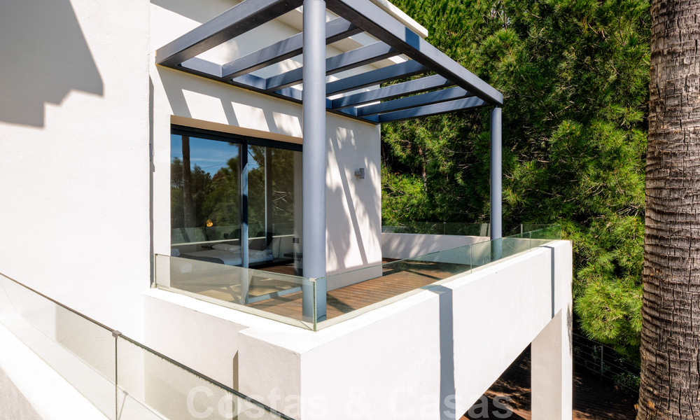 Contemporary villa for sale in the middle of nature with breath-taking views of the lake, the mountains and the sea near Marbella 33162