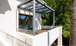 Contemporary villa for sale in the middle of nature with breath-taking views of the lake, the mountains and the sea near Marbella 33162 