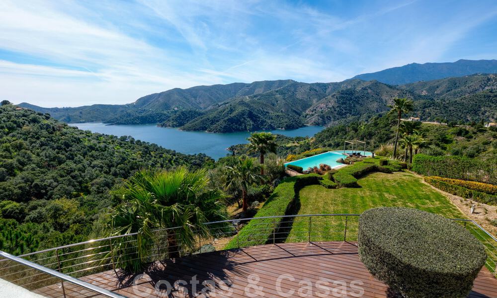 Contemporary villa for sale in the middle of nature with breath-taking views of the lake, the mountains and the sea near Marbella 33164