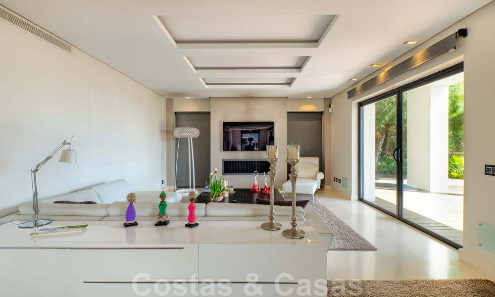 Contemporary villa for sale in the middle of nature with breath-taking views of the lake, the mountains and the sea near Marbella 33171