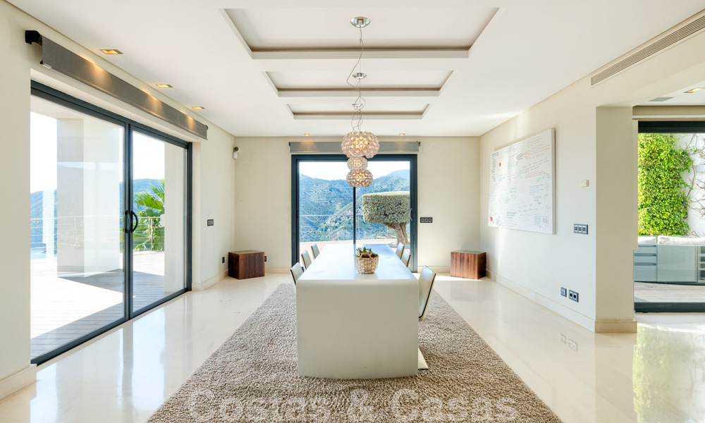 Contemporary villa for sale in the middle of nature with breath-taking views of the lake, the mountains and the sea near Marbella 33175