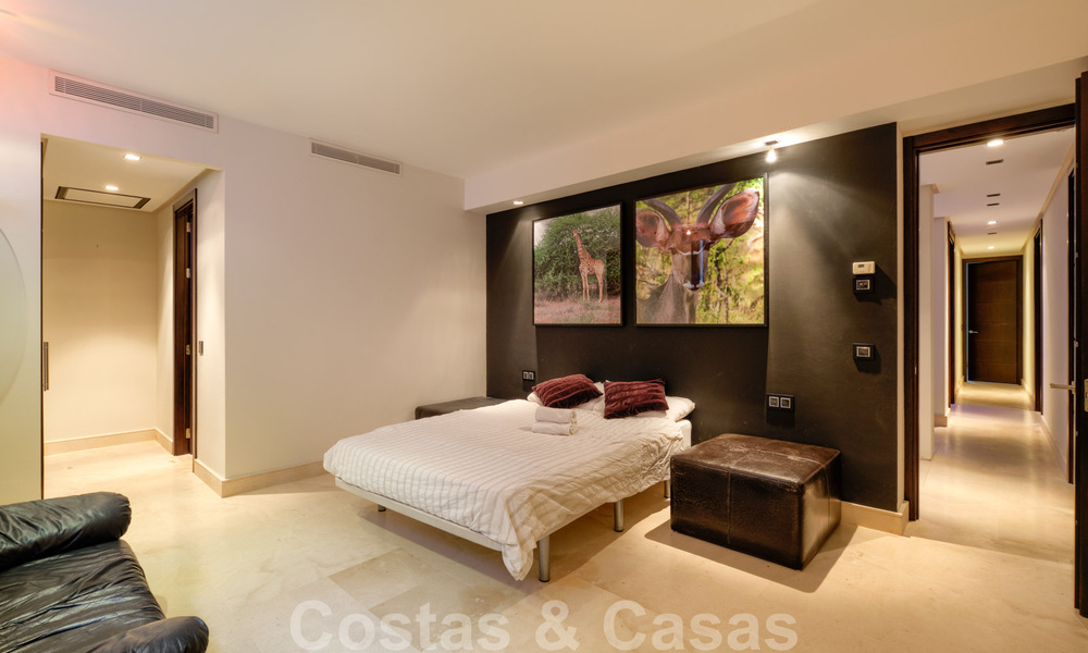 Contemporary villa for sale in the middle of nature with breath-taking views of the lake, the mountains and the sea near Marbella 33183