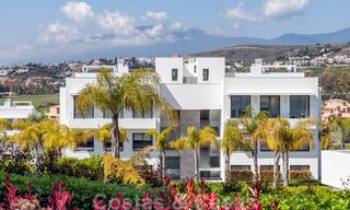 Move in ready! Modern designer penthouse with 3 bedrooms for sale in luxury resort in Marbella - Estepona 33391 