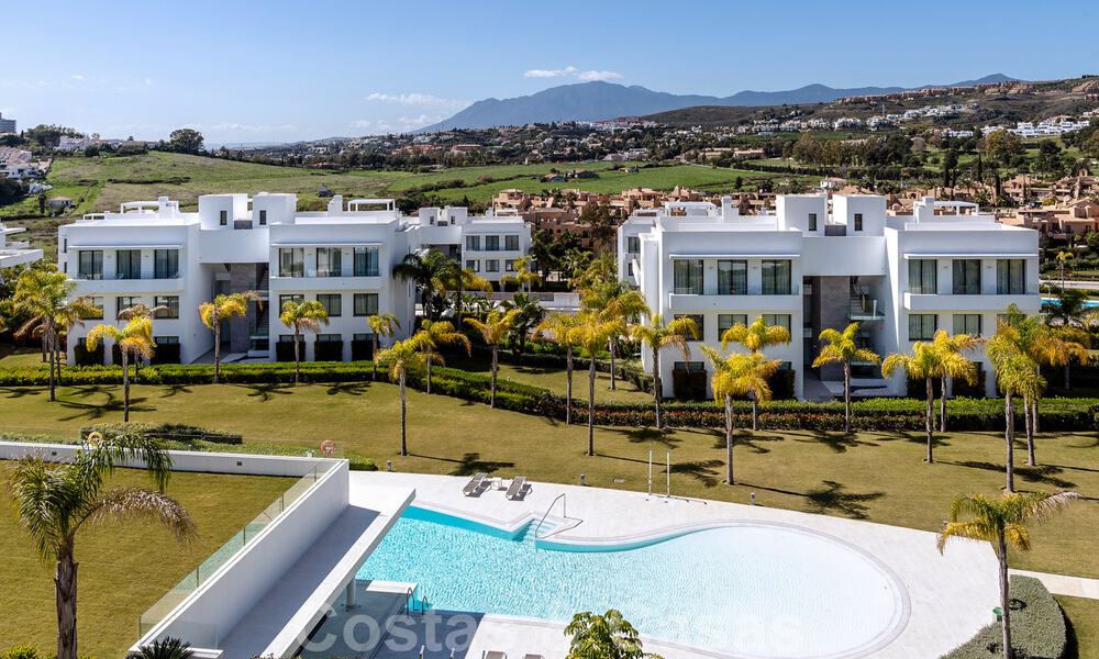 Move in ready! Modern designer penthouse with 3 bedrooms for sale in luxury resort in Marbella - Estepona 33392