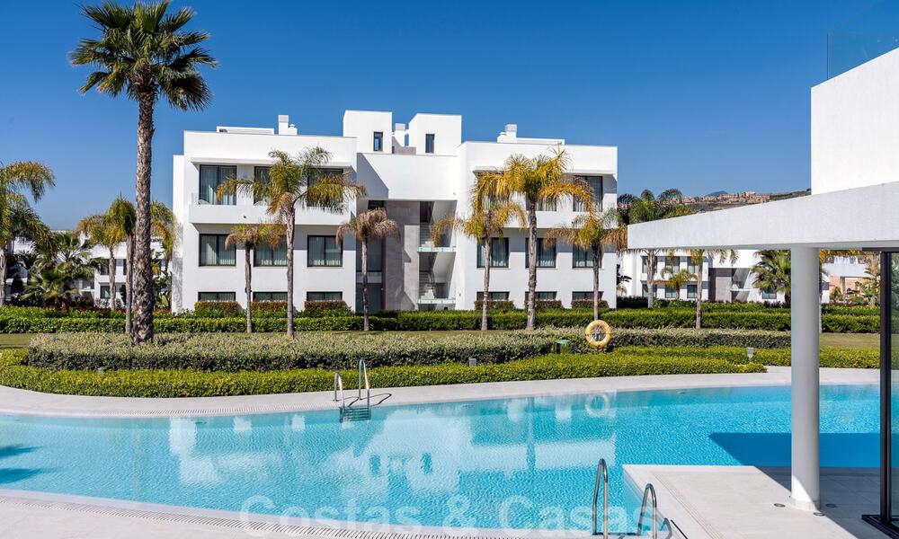 Move in ready! Modern designer penthouse with 3 bedrooms for sale in luxury resort in Marbella - Estepona 33398