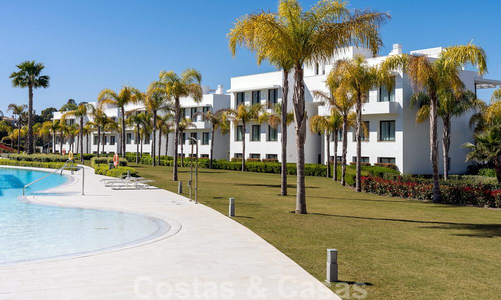 Move in ready! Modern designer penthouse with 3 bedrooms for sale in luxury resort in Marbella - Estepona 33402