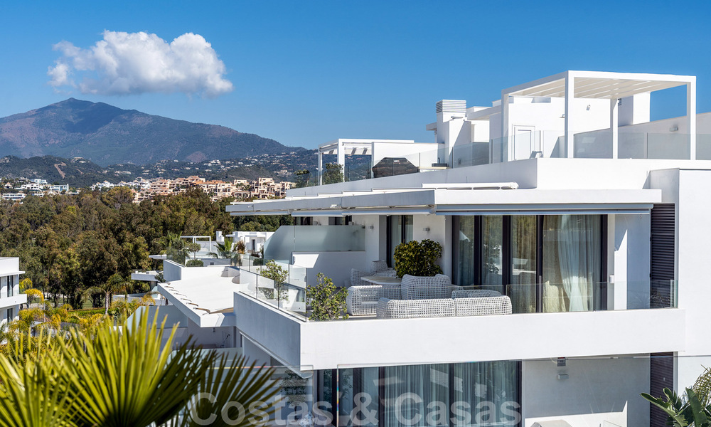 Move in ready! Modern designer penthouse with 3 bedrooms for sale in luxury resort in Marbella - Estepona 33414