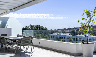Move in ready! Modern designer penthouse with 3 bedrooms for sale in luxury resort in Marbella - Estepona 33424 