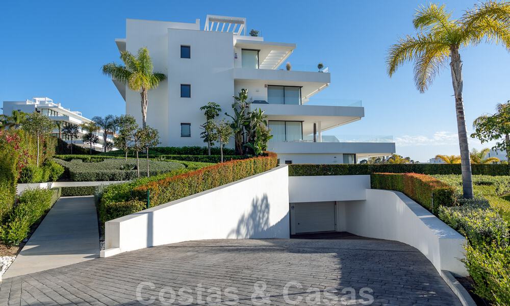 Move in ready! Modern designer penthouse with 3 bedrooms for sale in luxury resort in Marbella - Estepona 33428