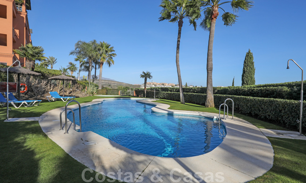 Luxury apartment for sale with private garden and sea views in a luxury five-star golf resort in Benahavis - Marbella 33362