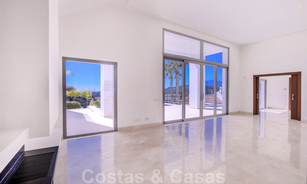 Ready to move in, new modern luxury villa for sale with sea views in Marbella - Benahavis in gated community 33575