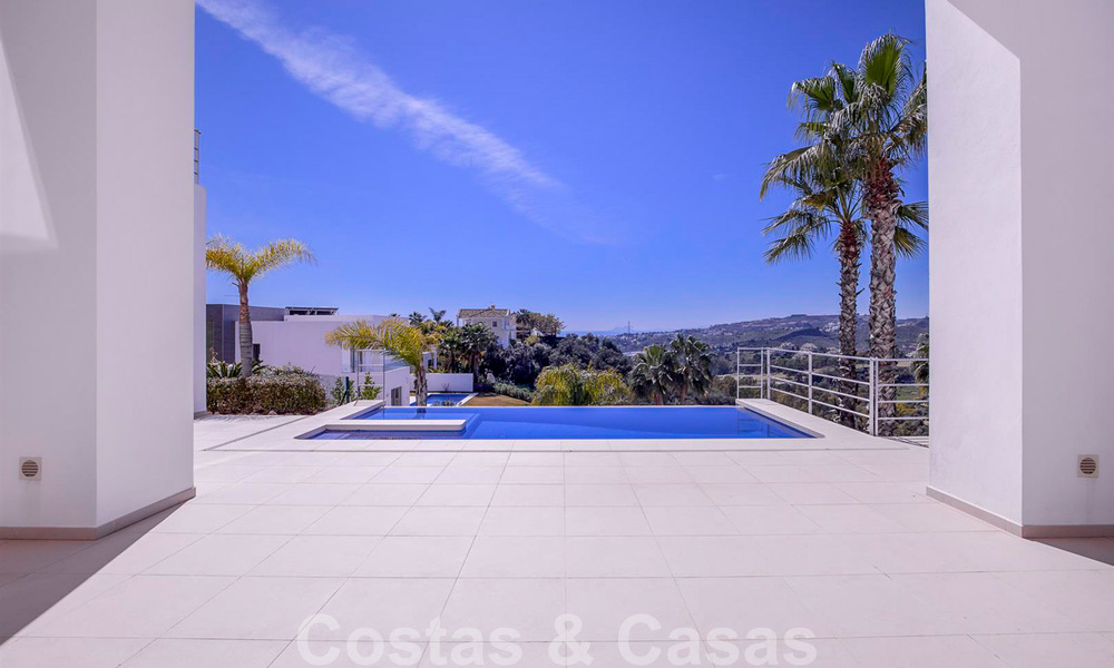 Ready to move in, new modern luxury villa for sale with sea views in Marbella - Benahavis in gated community 33576
