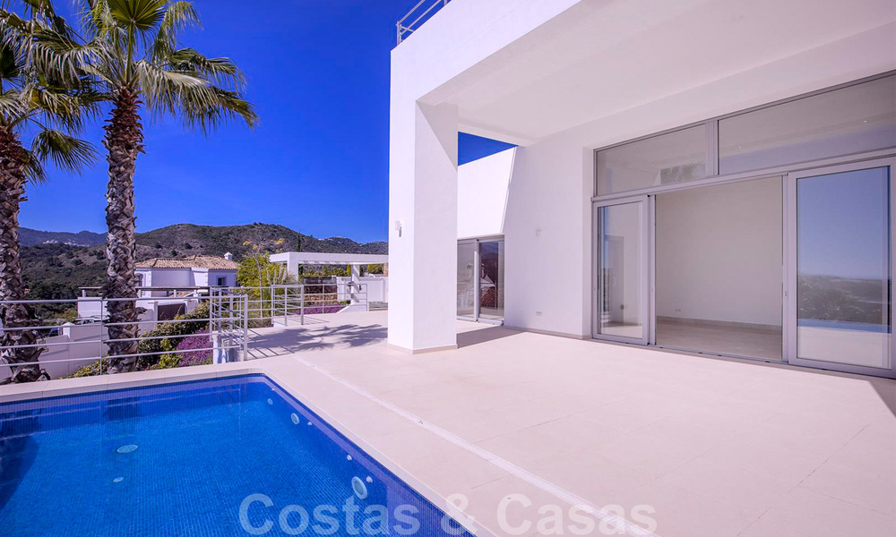 Ready to move in, new modern luxury villa for sale with sea views in Marbella - Benahavis in gated community 33578