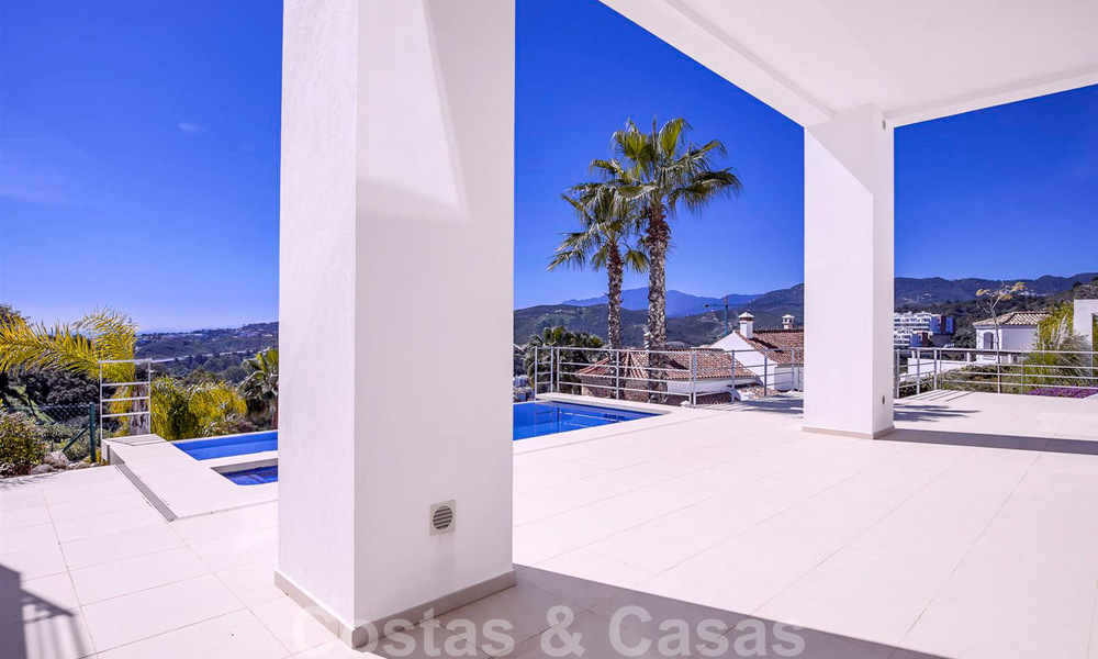 Ready to move in, new modern luxury villa for sale with sea views in Marbella - Benahavis in gated community 33589