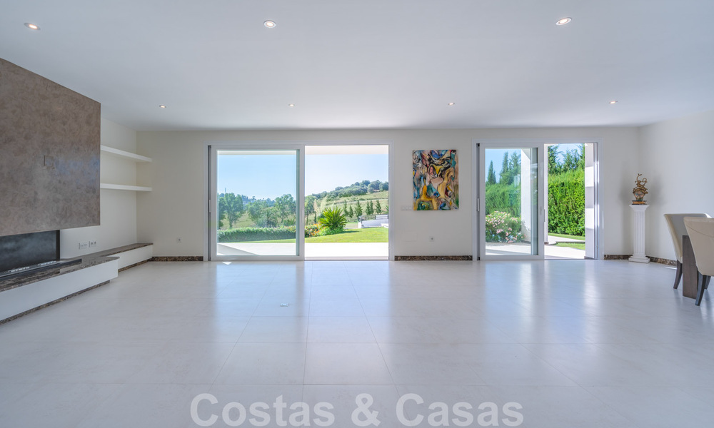 Modern luxury villa for sale in Marbella - Benahavis with panoramic golf views, ready to move in 33492