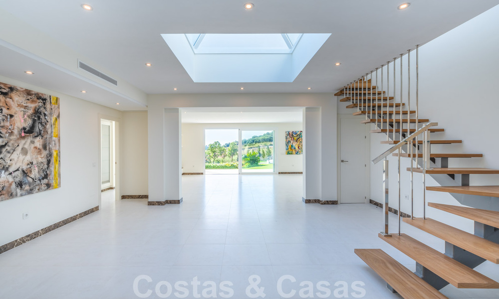 Modern luxury villa for sale in Marbella - Benahavis with panoramic golf views, ready to move in 33495