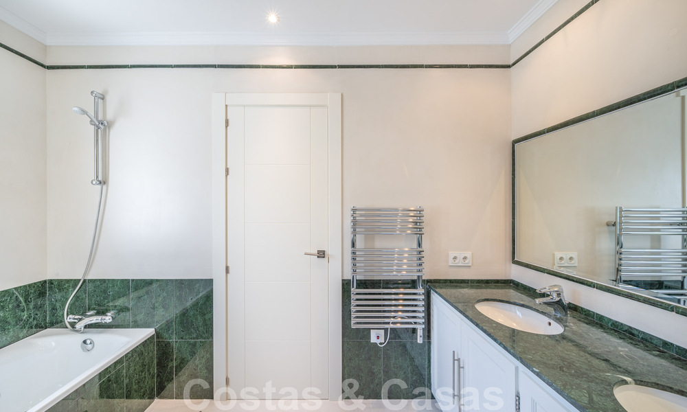Modern luxury villa for sale in Marbella - Benahavis with panoramic golf views, ready to move in 33504