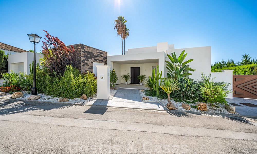 Modern luxury villa for sale in Marbella - Benahavis with panoramic golf views, ready to move in 33505