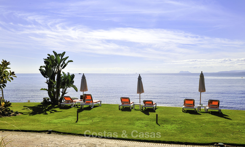 Frontline beach luxury garden flat for sale in an exclusive complex between Marbella and Estepona 34214