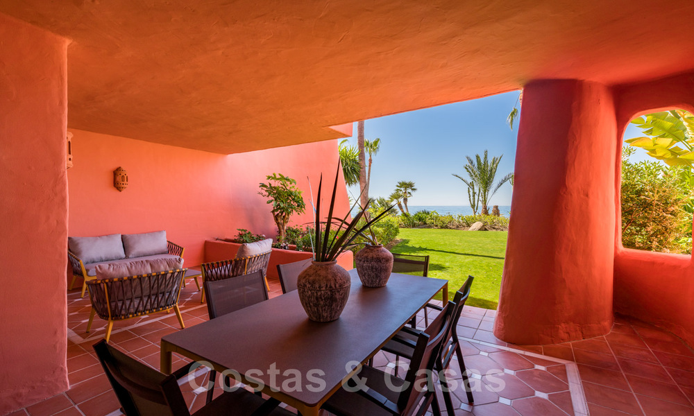 Frontline beach luxury flat for sale with open sea views in an exclusive complex between Marbella and Estepona 34234