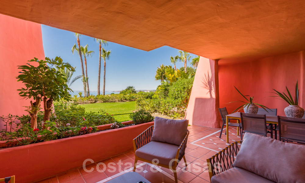 Frontline beach luxury flat for sale with open sea views in an exclusive complex between Marbella and Estepona 34238