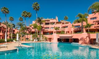 Frontline beach luxury flat for sale with open sea views in an exclusive complex between Marbella and Estepona 34239 