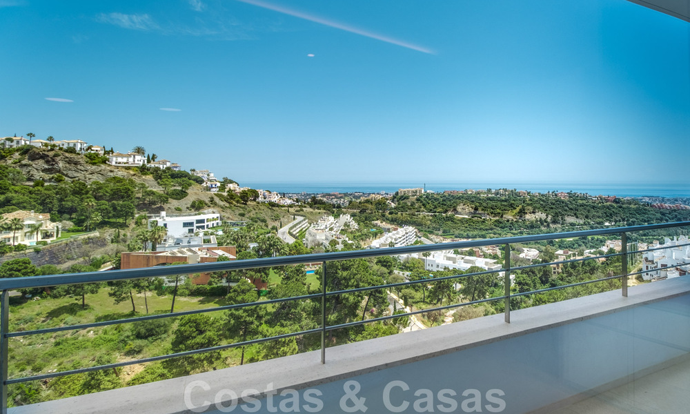 Exclusive and high-tech modern style villa with panoramic sea views for sale, in a prestigious urbanization in Benahavis - Marbella. Completed. 34367