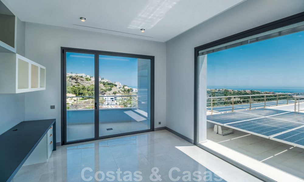 Exclusive and high-tech modern style villa with panoramic sea views for sale, in a prestigious urbanization in Benahavis - Marbella. Completed. 34368